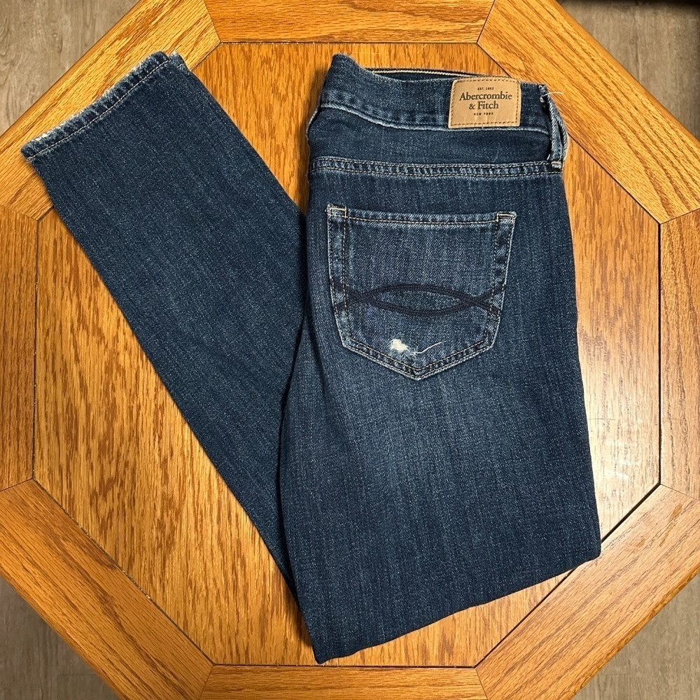 *ABERCROMBIE & FITCH* Medium Wash 1982 Collection Boyfriend Straight Jeans